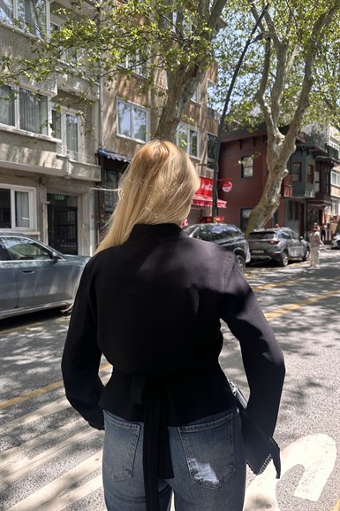 BELİ PİLE DETAY BAĞCIKLI CEKET