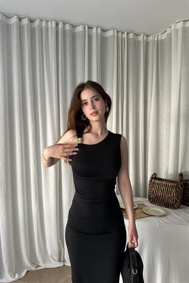 AKSESUAR DETAYLI ASİMETRİK ELBİSE