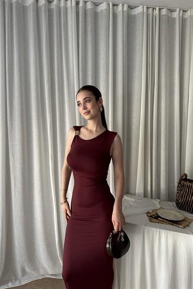 AKSESUAR DETAYLI ASİMETRİK ELBİSE