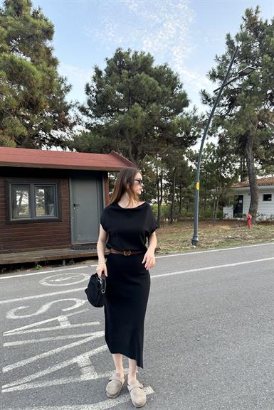 ASİMETRİK YAKA YÜNLÜ KEMERLİ TRIKO ELBİSE