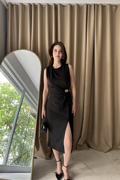 BÜZGÜ VE DÜĞME DETAYLI ELBİSE