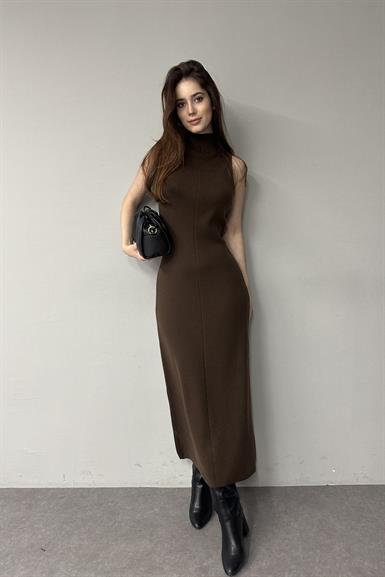 DİK YAKA TRIKO ELBİSE