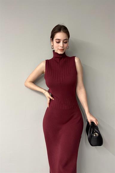 DİK YAKA YIRTMAÇLI TRIKO ELBİSE