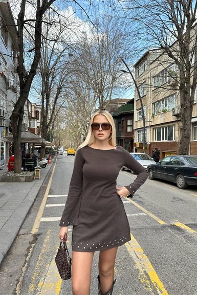 KOL VE ETEK UCU DROP DETAYLI ELBİSE