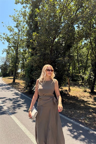 KUŞAK DETAYLI ELBİSE