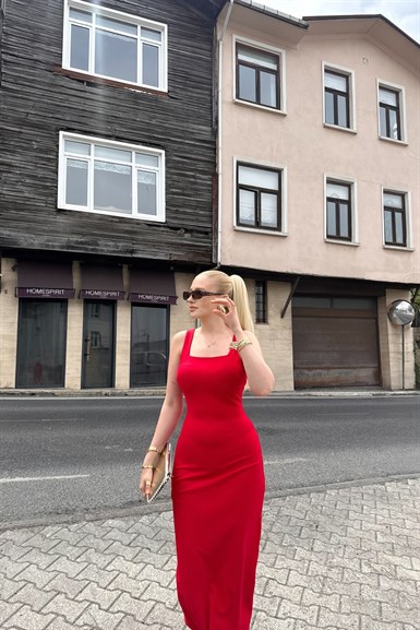 OMUZ AKSESUARLI KARE YAKA ÖRME ELBİSE