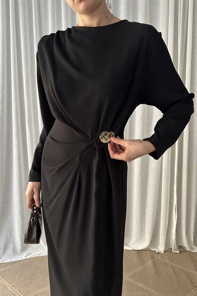 OMUZ VE BEL PİLELİ TOKA DETAYLI ELBİSE