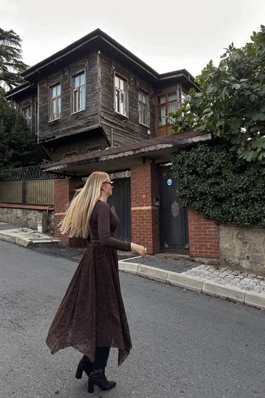 ASİMETRİK DETAY TÜL ETEK