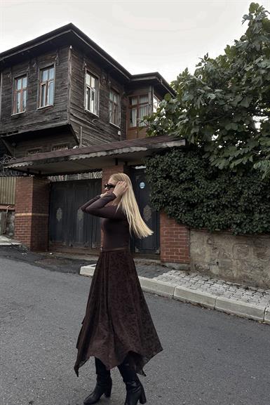 ASİMETRİK DETAY TÜL ETEK