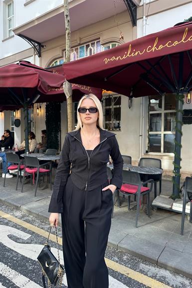 GÖĞÜS BÜZGÜ DETAYLI FERMUARLI BLUZ