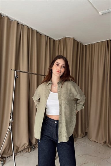 KENDİNDEN İNCE ÇİZGİ DETAY GÖMLEK