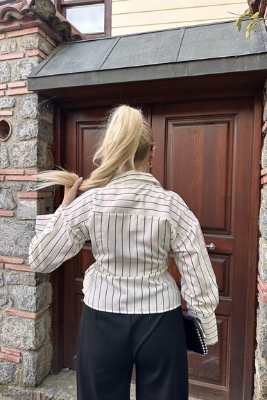 KRUVAZE YAKA ÇİZGİ DETAY GÖMLEK