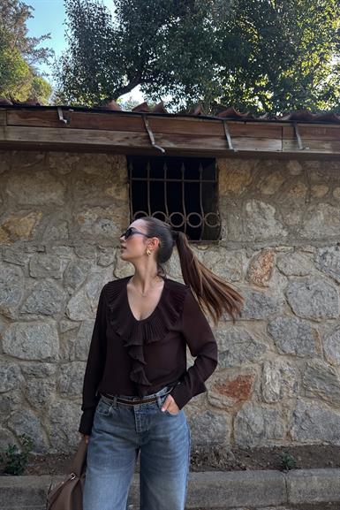 YAKASI PİLİSELİ BLUZ