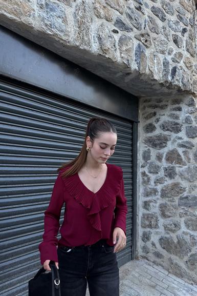 YAKASI PİLİSELİ BLUZ