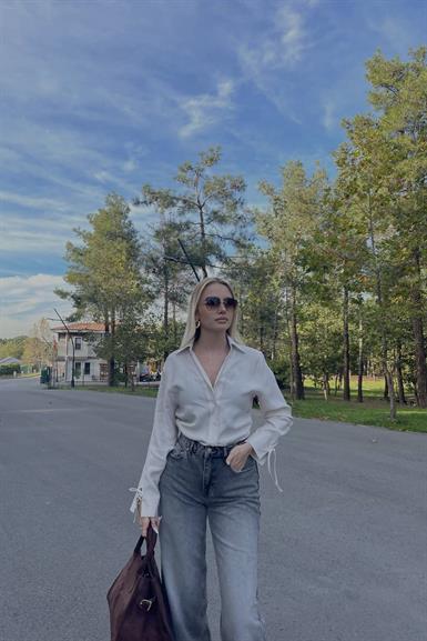 YAN BÜZGÜ DETAYLI KOL UCU BAĞCIKLI GÖMLEK