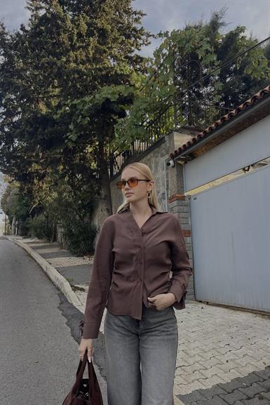 YAN BÜZGÜ DETAYLI KOL UCU BAĞCIKLI GÖMLEK