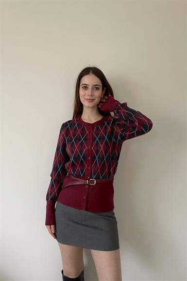 BİSİKLET YAKA DÜĞMELİ KEMERLİ TRIKO HIRKA