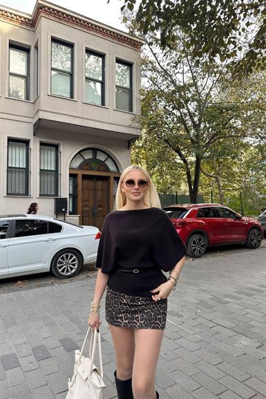 BİSİKLET YAKA PULLU SİMLİ DÜĞMELİ TRIKO HIRKA
