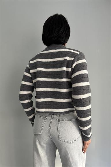 ÇİZGİ DETAY HIRKA