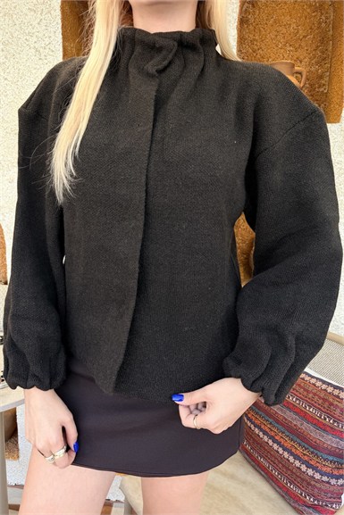 DİK YAKA ÇITÇITLI TRIKO HIRKA