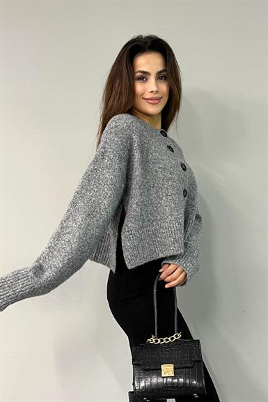 DİK YAKA DÜĞMELİ YUMUŞAK DOKULU TRIKO HIRKA
