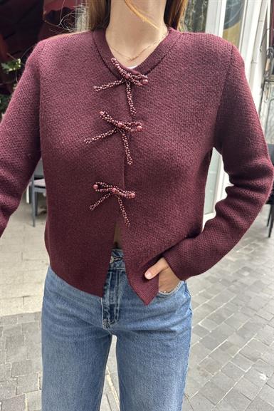 İNCİ FİYONK AKSESUARLI TRIKO HIRKA