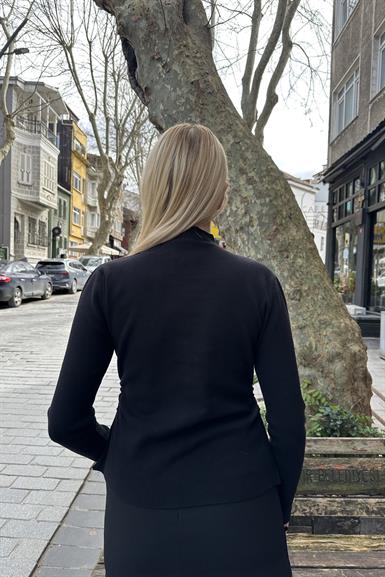 ÖNÜ  BÜZGÜ DETAY DÜĞMELİ TRIKO HIRKA