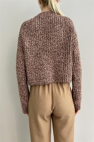 V YAKA CROP HIRKA