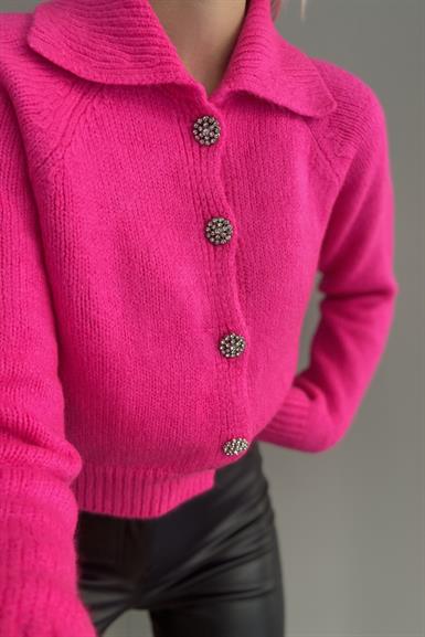 YAKALI TAŞ DÜĞMELİ CROP HIRKA