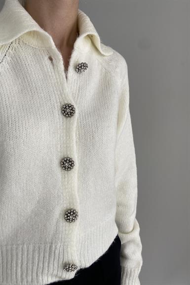 YAKALI TAŞ DÜĞMELİ CROP HIRKA