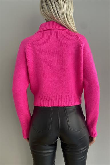 YAKALI TAŞ DÜĞMELİ CROP HIRKA