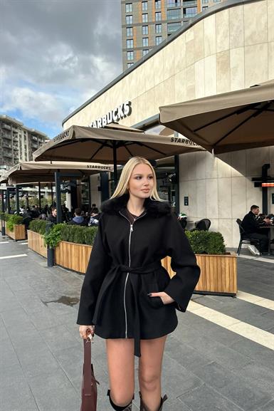 FERMUAR DETAYLI YAKASI KÜRK KISA KABAN
