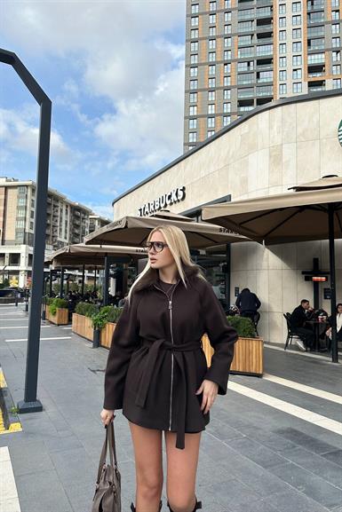 FERMUAR DETAYLI YAKASI KÜRK KISA KABAN