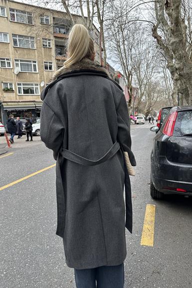 YAKA KÜRK DETAY KAŞE KABAN