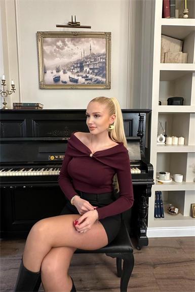 BARDOT YAKA AKSESUARLI TRIKO KAZAK