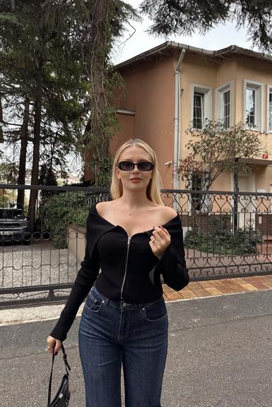 BARDOT YAKA KOL YIRTMAÇ DETAYLI FERMUARLI TRIKO