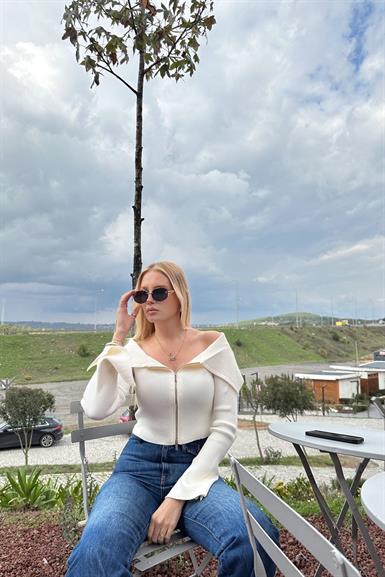 BARDOT YAKA KOL YIRTMAÇ DETAYLI FERMUARLI TRIKO