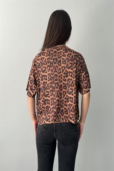 BİSİKLET YAKA LEOPAR BASKILI TRIKO BLUZ