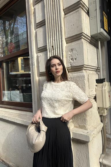 ÇİÇEK TÜL DETAYLI TRIKO KAZAK