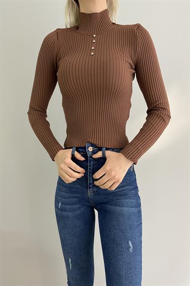 DİK YAKA ACURLU TAŞLI TRIKO