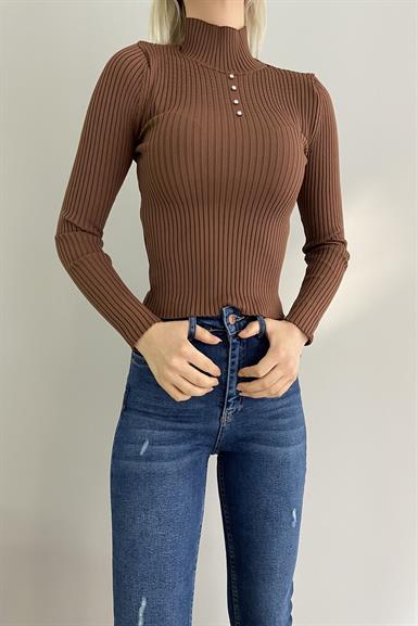DİK YAKA ACURLU TAŞLI TRIKO