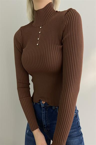 DİK YAKA ACURLU TAŞLI TRIKO