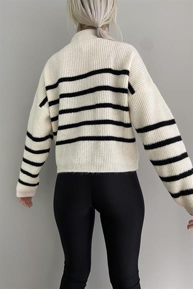 DİK YAKA ÇİZGİLİ CROP KAZAK