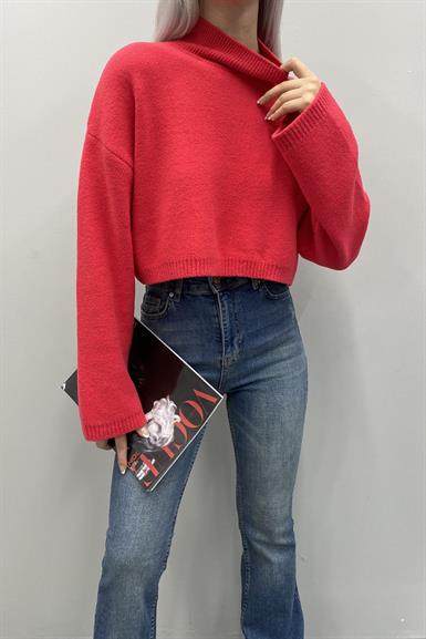 DİK YAKA YUMOŞ DOKULU CROP KAZAK