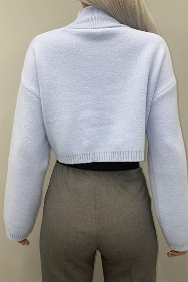 DİK YAKA YUMOŞ DOKULU CROP KAZAK