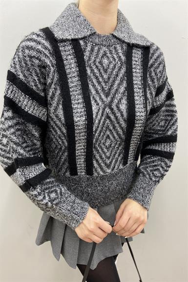 POLO YAKA DESENLİ KAZAK