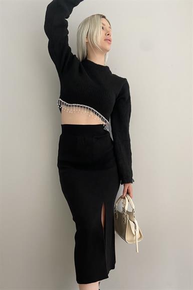 TAŞ ZİNCİR AKSESUARLI CROP KAZAK