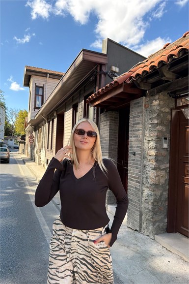 V YAKA KOLU YIRTMAÇLI KAZAK