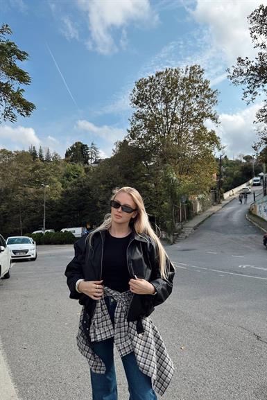 İÇİ KAPITONE DETAYLI DERİ MONT