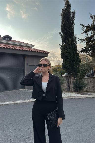ÖN BAĞLAMA DETAY KISA CEKET